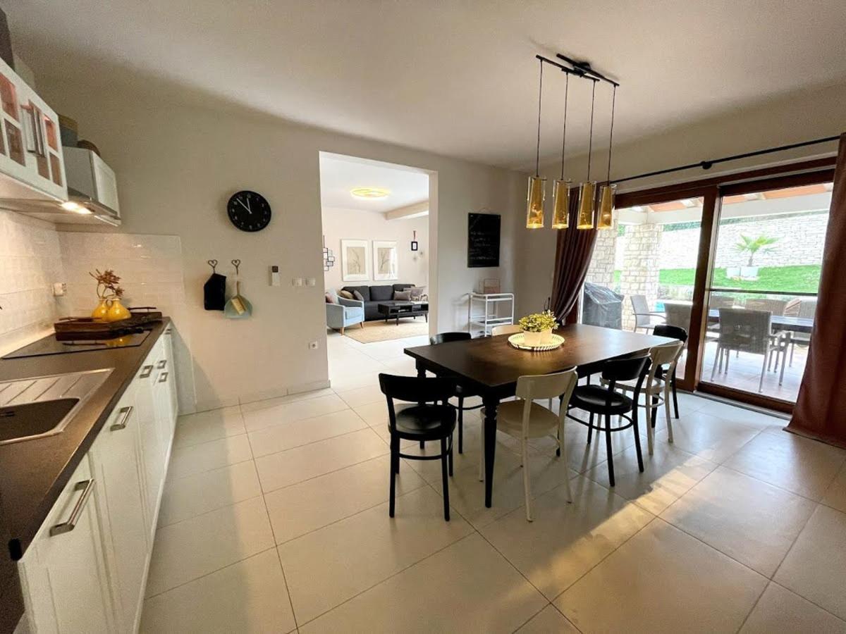 Villas Adagio Rojnići エクステリア 写真
